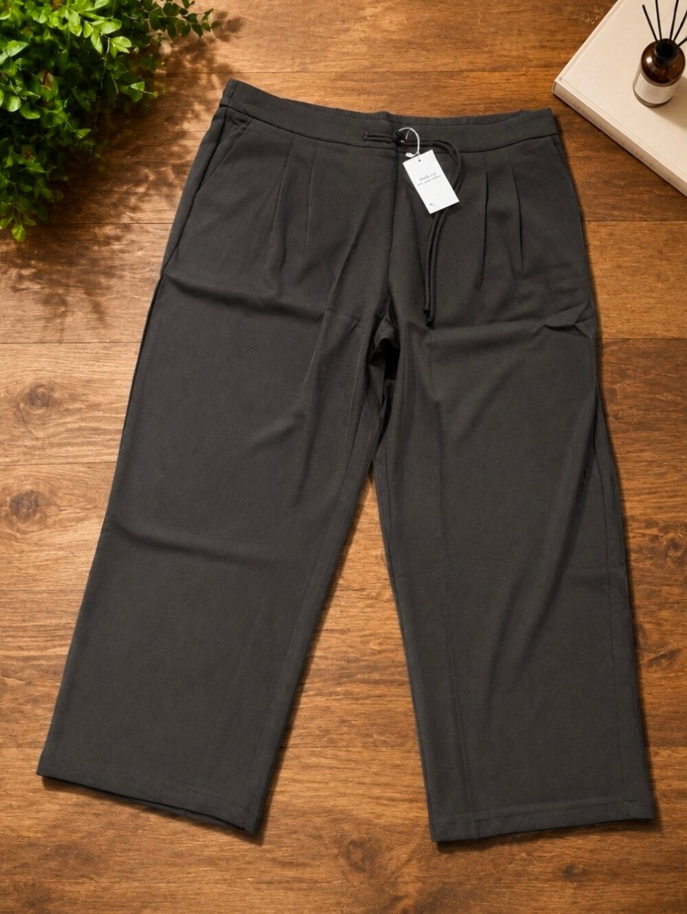 Women's Cropped Drawstring Pants - Black